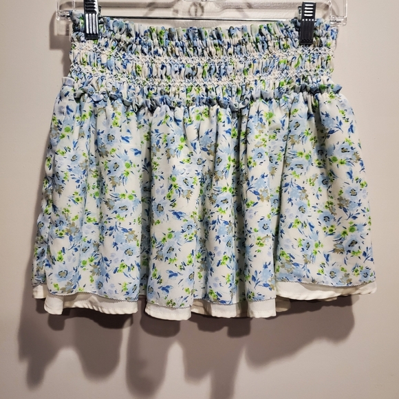 Forever 21 Dresses & Skirts - Forever 21 Floral Mini Skirt Medium